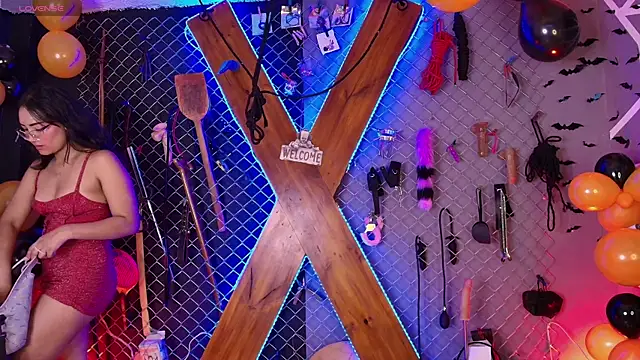 Snapshot of Warick_and_Aria_bdsm_ chatting on November 1, 2025, 8:14 pm Warick and Aria bdsm online show from November 1, 2025, 8:14 pm