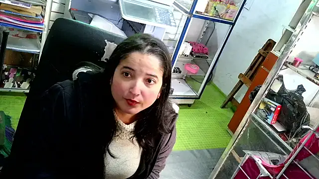 Ainaraazul online show from September 8, 2025, 8:41 pm