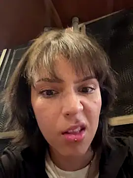 Adry Bach  online show from October 5, 2025, 12:12 am