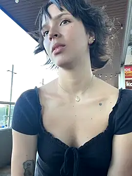 Adry Bach  online show from November 25, 2025, 9:26 pm