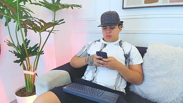 Naim Bennetsex online show from November 7, 2025, 6:45 pm