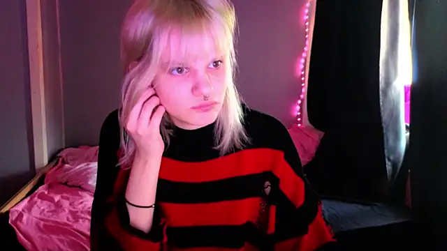 Snapshot of Elieiza_xo chatting on April 18, 2026, 10:06 am Elieiza xo online show from April 18, 2026, 10:06 am