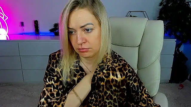 Anna Snows online show from October 24, 2025, 5:39 am