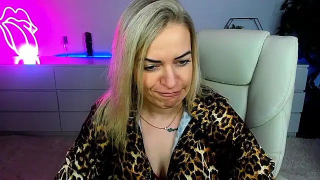 Snapshot of Anna_Snows chatting on September 16, 2025, 6:42 pm Anna Snows online show from September 16, 2025, 6:42 pm