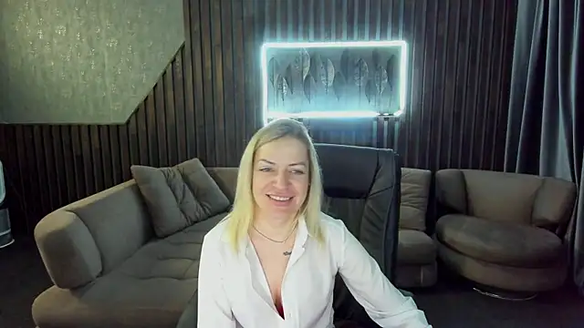 Snapshot of Anna_Snows chatting on October 14, 2025, 6:19 pm Anna Snows online show from October 14, 2025, 6:19 pm