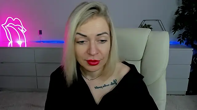 Snapshot of Anna_Snows chatting on September 28, 2025, 12:01 pm Anna Snows online show from September 28, 2025, 12:01 pm