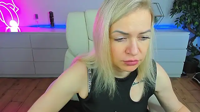 Snapshot of Anna_Snows chatting on September 14, 2025, 12:05 pm Anna Snows online show from September 14, 2025, 12:05 pm