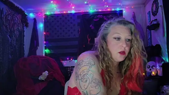 Snapshot of HotRedYeag chatting on October 29, 2025, 8:13 am HotRedYeag online show from October 29, 2025, 8:13 am