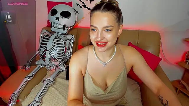 Emma  Ross online show from October 27, 2025, 2:45 am