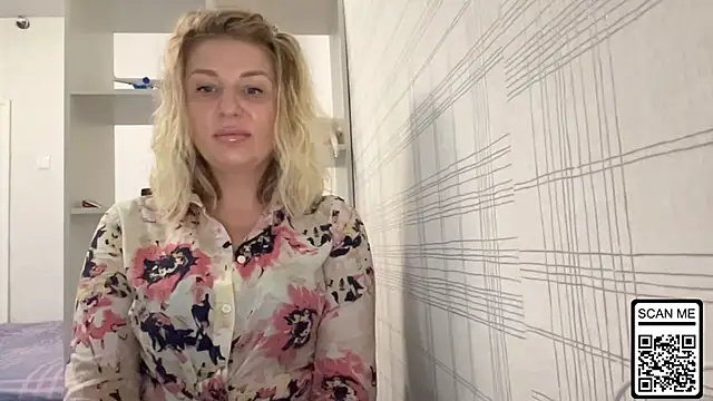 Blondie xoxoxo online show from October 27, 2025, 8:37 am