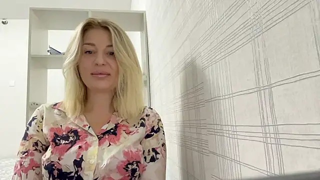 Blondie xoxoxo online show from September 23, 2025, 5:58 am