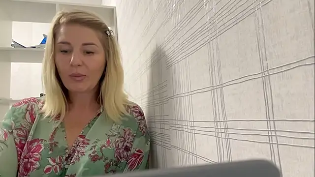 Blondie xoxoxo online show from September 19, 2025, 9:13 am