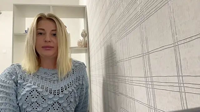 Blondie xoxoxo online show from September 28, 2025, 1:51 pm