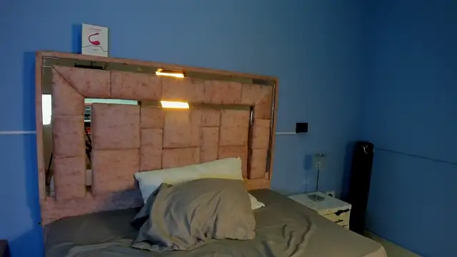 LICKY LOV online show from September 12, 2025, 3:06 am