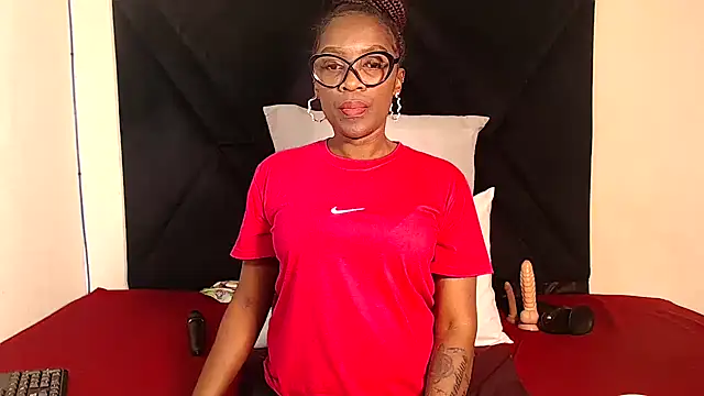 Yummychoklit online show from May 12, 2026, 1:06 pm