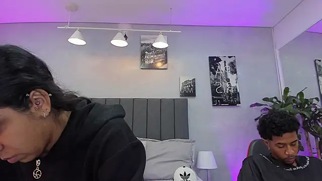 violet and myers online show from October 28, 2025, 11:31 am