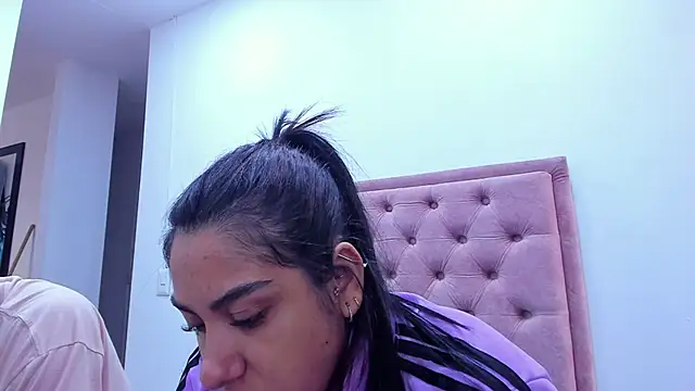 violet and myers online show from September 19, 2025, 11:47 am