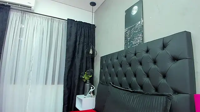 violet and myers online show from November 28, 2025, 5:24 pm