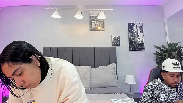 violet and myers online show from November 11, 2025, 11:38 am