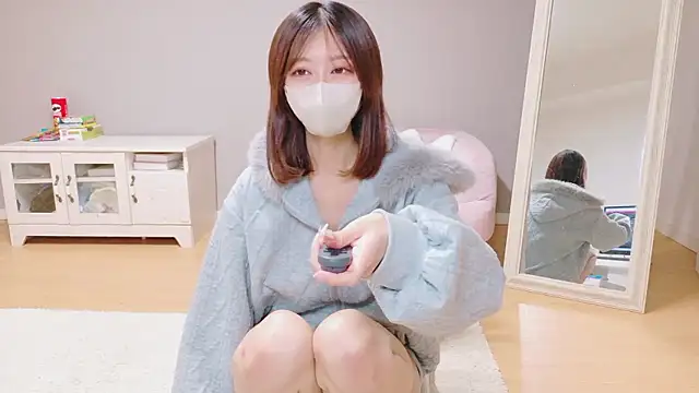 Snapshot of Yuna-ch chatting on December 22, 2025, 2:28 pm Yuna-ch online show from December 22, 2025, 2:28 pm