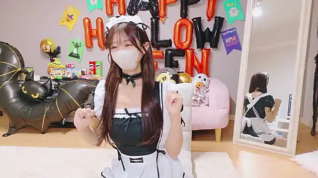 Snapshot of Yuna-ch chatting on October 25, 2025, 1:23 pm Yuna-ch online show from October 25, 2025, 1:23 pm