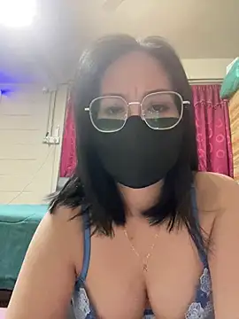 Snapshot of melyiaaa chatting on May 14, 2026, 2:14 pm melyiaaa online show from May 14, 2026, 2:14 pm
