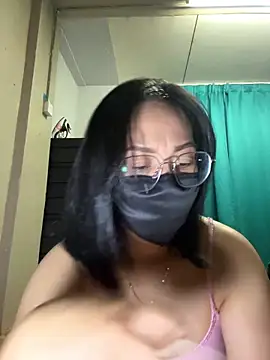 Snapshot of melyiaaa chatting on March 5, 2026, 3:41 pm melyiaaa online show from March 5, 2026, 3:41 pm