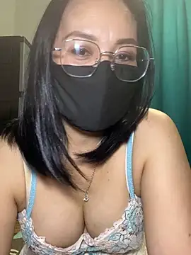 Snapshot of melyiaaa chatting on May 13, 2026, 2:24 pm melyiaaa online show from May 13, 2026, 2:24 pm