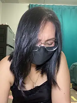 Snapshot of melyiaaa chatting on April 15, 2026, 2:21 pm melyiaaa online show from April 15, 2026, 2:21 pm