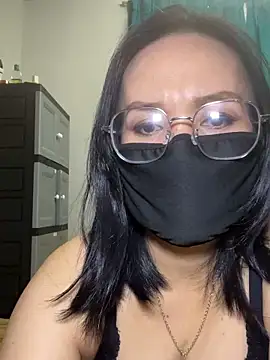 Snapshot of melyiaaa chatting on May 9, 2026, 1:47 pm melyiaaa online show from May 9, 2026, 1:47 pm