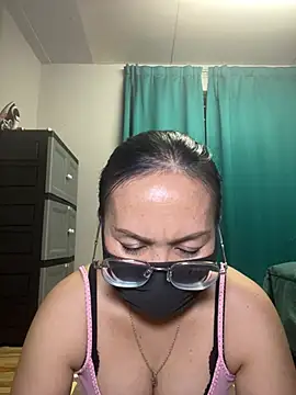 Snapshot of melyiaaa chatting on April 25, 2026, 2:47 pm melyiaaa online show from April 25, 2026, 2:47 pm