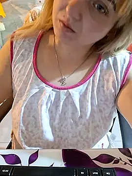 qSensi online show from November 21, 2025, 11:26 pm