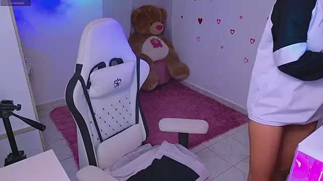 Snapshot of BrunetteAdams001 chatting on February 24, 2026, 3:51 am BrunetteAdams001 online show from February 24, 2026, 3:51 am