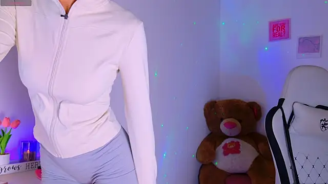 BrunetteAdams001 online show from November 3, 2025, 4:17 am