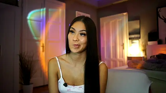 SyrenAsia online show from October 2, 2025, 1:25 pm