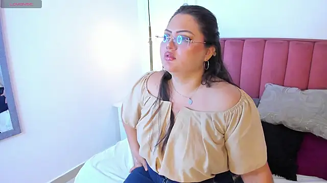 Snapshot of Tessa_Sinclaire chatting on September 19, 2025, 11:20 pm Tessa Sinclaire online show from September 19, 2025, 11:20 pm