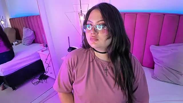 Tessa Sinclaire online show from March 28, 2026, 10:00 pm