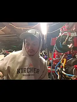 twistafatpipe online show from November 10, 2025, 10:42 am