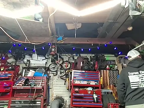 twistafatpipe online show from March 8, 2026, 4:49 am