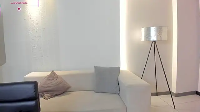 VeronicaBlue online show from November 13, 2025, 9:35 am