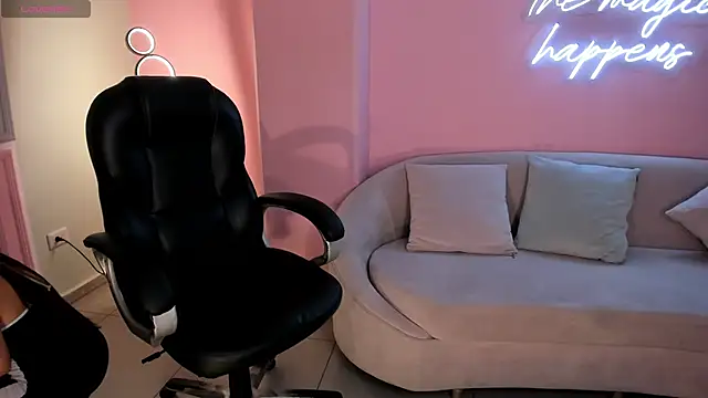 MilaColeman online show from November 6, 2025, 2:04 am