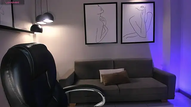 LizzCooper online show from November 21, 2025, 4:11 am