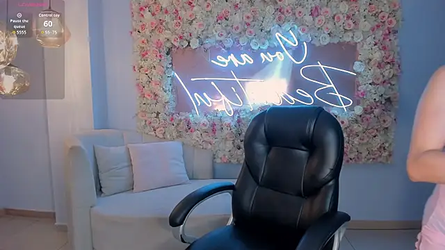 LizzCooper online show from January 19, 2026, 5:00 am