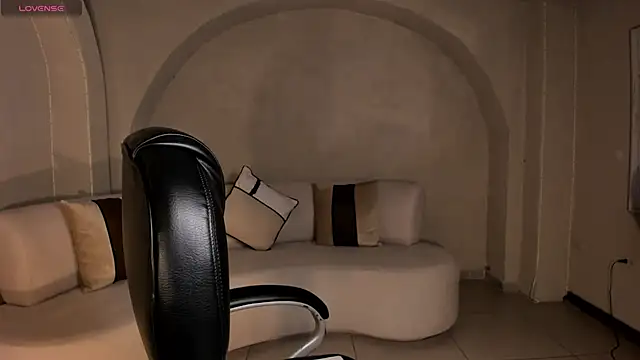 Snapshot of AmberColors_ chatting on December 1, 2025, 7:48 pm AmberColors online show from December 1, 2025, 7:48 pm