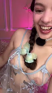 AriaHeavenss online show from November 26, 2025, 1:38 am