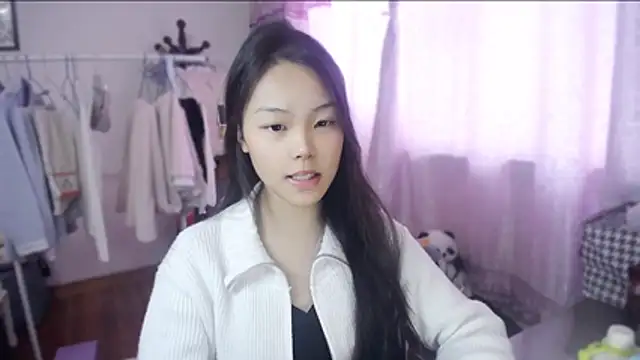 yao-yao  online show from November 26, 2025, 6:35 am