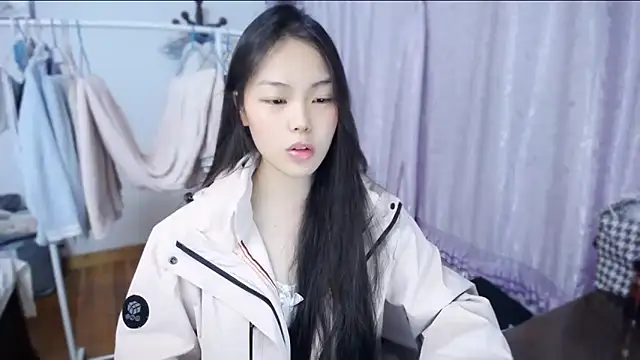 yao-yao  online show from November 23, 2025, 1:54 pm