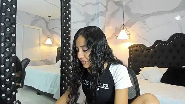 Snapshot of anna2809 chatting on November 19, 2025, 11:43 am anna2809 online show from November 19, 2025, 11:43 am