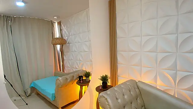 Lily rousee  online show from November 7, 2025, 1:04 pm