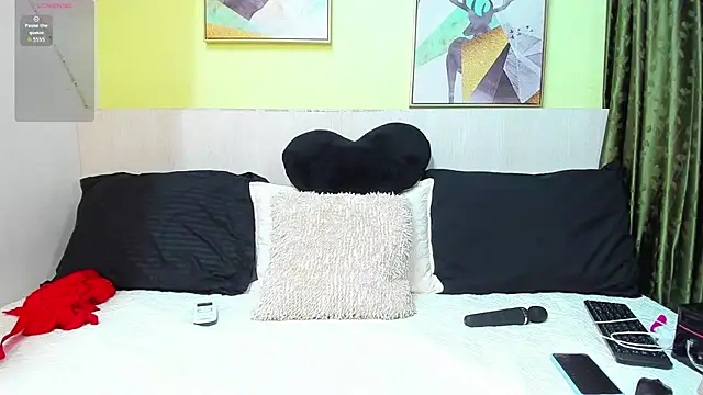 Snapshot of AtheneaArbelaez_ chatting on December 5, 2025, 12:37 pm AtheneaArbelaez online show from December 5, 2025, 12:37 pm